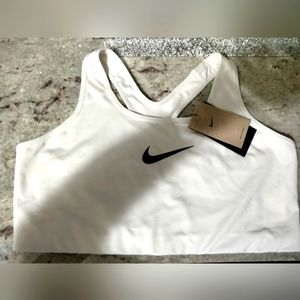 Nwts Women's size 2X Nike sports bra